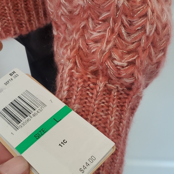 NWT 🎄 Sweater🤩 FINAL SALE - Picture 4 of 6